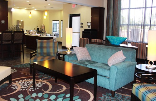 Spring Branch West Apartment | Cozy Studio | Free Breakfast + Outdoor Pool