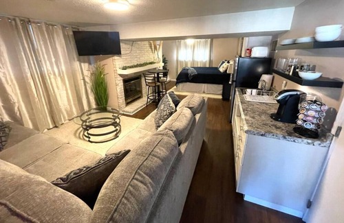 Ames Apartment | Cozy Studio Guest Suite