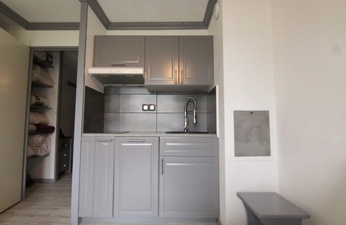 Bergers Apartment | Cozy Studio in L'Alpe d'Huez, Sleeps 3, Near Slopes & Shops, Pool & Sauna Access, Pet-Friendly