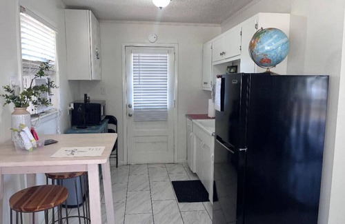 Whitehaven House | Cozy Studio near Graceland*Kitchenette*Freeparking