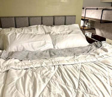 Binan City Apartment | Cozy Studio near Nuvali, Enchanted Kingdom - Private Cinema with Netflix & Disney Plus with Free Pool Access