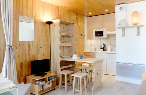 Le Lavachet Apartment | Cozy Studio Near Slopes & Shops, Balcony, Parking Available