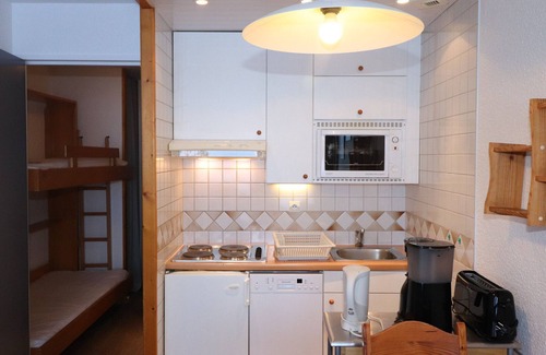 Le Lavachet Apartment | Cozy Studio Near Slopes & Shops with Balcony, Pet-Friendly