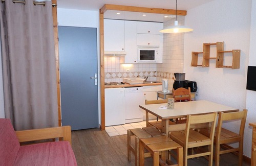 Le Lavachet Apartment | Cozy Studio Near Slopes & Shops with Balcony, Pet-Friendly