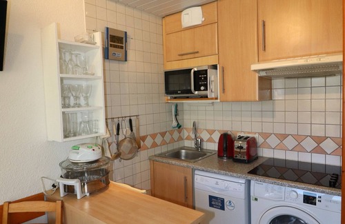 Le Lavachet Apartment | Cozy Studio Near Slopes and Shops with Balcony and WiFi