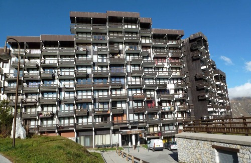 Le Lavachet Apartment | Cozy Studio Near Slopes and Shops with Balcony and WiFi