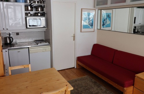 Le Lavachet Apartment | Cozy Studio Near Slopes and Shops with Balcony, Lake View & WiFi