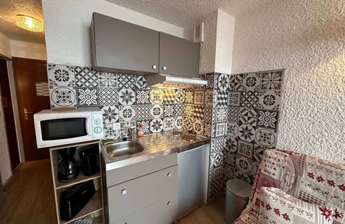 Meribel-Mottaret Apartment | Cozy Studio · Ski-in/Ski-out · Near Centre · Balcony