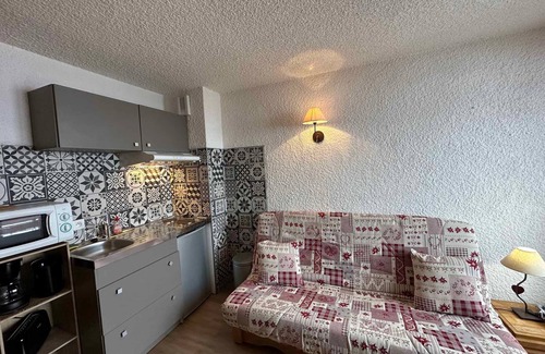 Meribel-Mottaret Apartment | Cozy Studio · Ski-in/Ski-out · Near Centre · Balcony