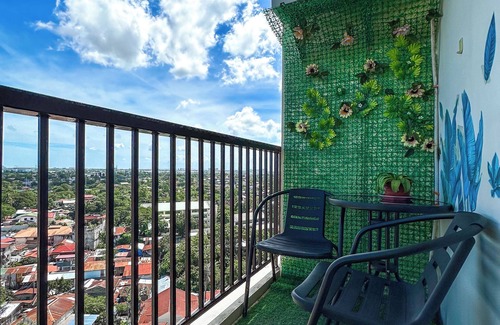 Lapu-Lapu Apartment | Cozy Studio Unit Near Airport: Ideal for 2-6 pax.Balcony and complete amenities