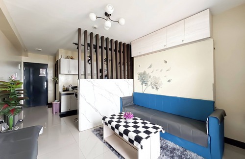 Lapu-Lapu Apartment | Cozy Studio Unit Near Airport: Ideal for 2-6 pax.Balcony and complete amenities