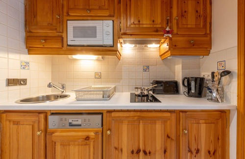 Val-d'Isere Apartment | Cozy Studio with Wifi in Central Location, Close to Slopes, Pets Welcome