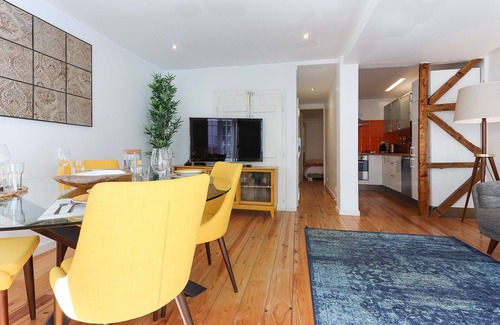 Sao Bento Apartment | Cozy & Stylish central apt in XIX century building