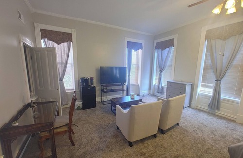 Lafayette Square Apartment | COZY SUITE - LAFAYETTE SQUARE