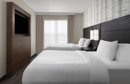 Isle of Palms Hotel | Cozy Suite w/Kitchen, Heated Pool, & Free Shuttle to Mayo Clinic – Free Parking