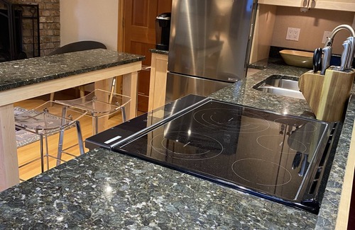 Whistler Apartment | Cozy Suite w/Landscaped Yard - Mtn Views - Near Lost Lake Trails & Tennis Crts