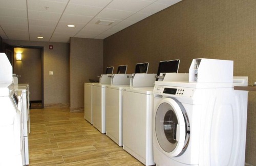 Iowa River Landing House | Cozy suites near downtown Iowa City and UI