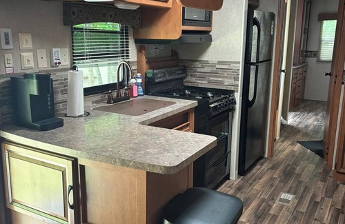 Lochmere RV Rental | Cozy Summer rental in a gated community campground on Lake Winnisquam
