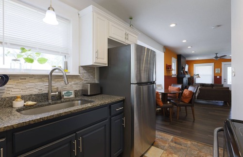 Kansas City House | Cozy Sustainable Stay in Kansas City > 5 Min to Downtown!
