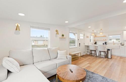 South Tacoma House | Cozy Tacoma Bungalow- newly remodel 2br, 1ba home