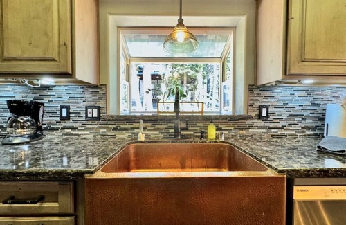 Country Club Estates House | Cozy Tahoe Retreat Huge Yard