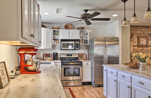 Taylor House | Cozy Taylor Home w/ Fireplace - Hiking Nearby