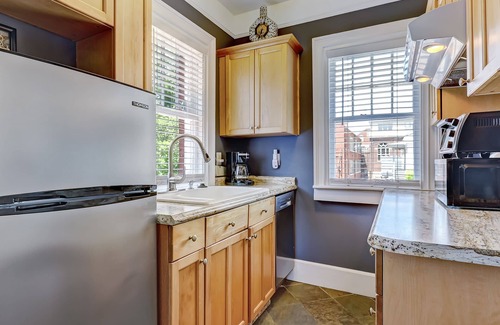 Thomas Square Apartment | Cozy Thomas Square Carriage House