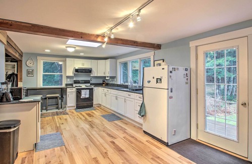 Thornton House | Cozy Thornton Home w/ Deck, 3 Mi to Slopes!