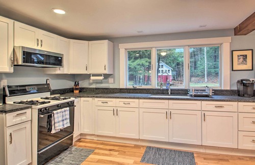 Thornton House | Cozy Thornton Home w/ Deck, 3 Mi to Slopes!