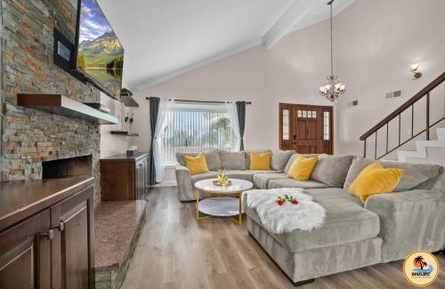 Tierrasanta House | Cozy Tierrasanta Escape-4BR, Pool, Firepit, Games!