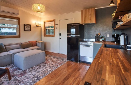 Mill Ridge Cabin | Cozy Tiny Cabin w/Hot Tub & Pool -- Close to Winery, Skiing, and Hiking!