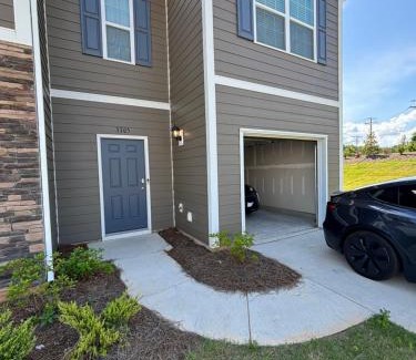 Terrell Apartment | Cozy Townhome 20 Miles From CLT VERY CLOSE TO LAKE NORMAN
