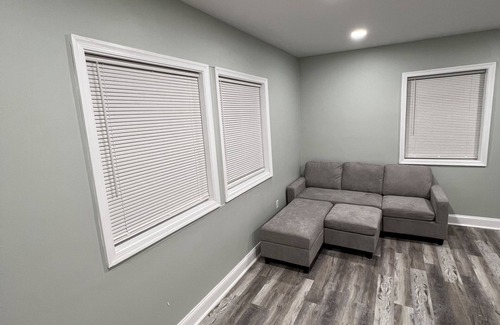 Laurel House | Cozy Townhome Near Restaurants, Movies, and Entertainment