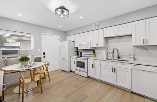 Fairoaks Manhattan Manor House | Cozy townhome perfectly situated to be close to both St Pete and Tampa.