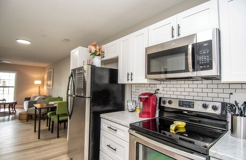 Jacksonville House | Cozy Townhouse; Close to Military Bases & Beaches