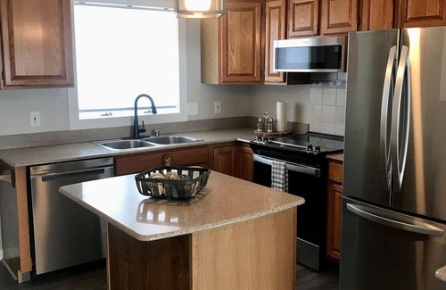 Helena House | Cozy townhouse close to Hospital & Capital