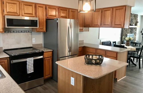 Helena House | Cozy townhouse close to Hospital & Capital
