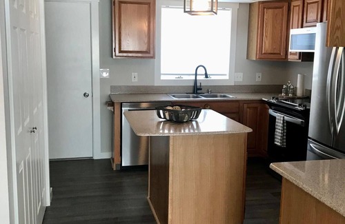 Helena House | Cozy townhouse close to Hospital & Capital