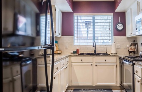 North Mountain House | Cozy Townhouse, Community Pool, Near ASU West