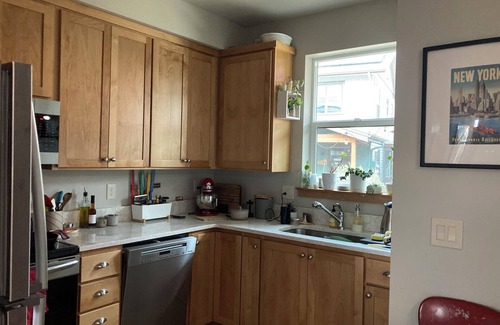 Cully House | cozy townhouse in a chill Portland co-housing community - sauna, hot tub