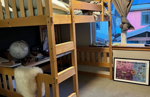 Cully House | cozy townhouse in a chill Portland co-housing community - sauna, hot tub