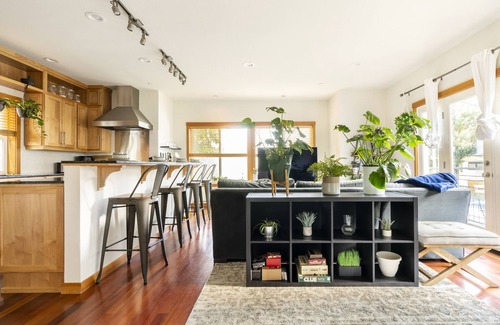 Capitol Hill House | Cozy Townhouse in the Heart of Capitol Hill