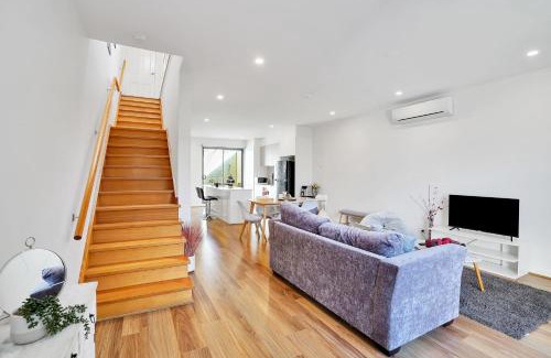Werribee Apartment | Cozy Townhouse in Werribee centre