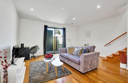 Werribee Apartment | Cozy Townhouse in Werribee centre