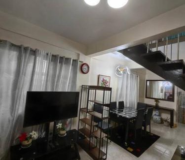 Tuba House | Cozy Townhouse own parking Wi-Fi