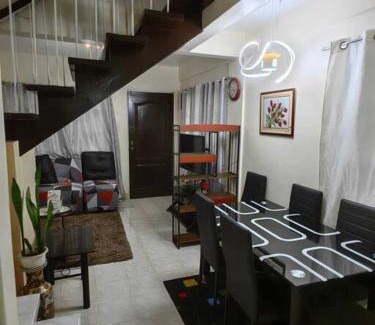 Tuba House | Cozy Townhouse own parking Wi-Fi