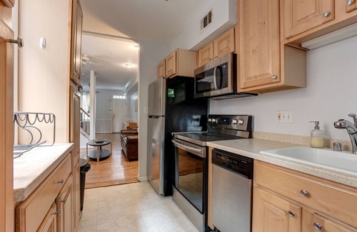 Downtown Baltimore House | Cozy townhouse, steps to Camden Yards, Ravens, Convention Center