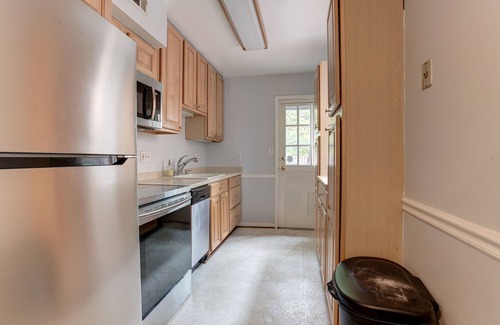 Downtown Baltimore House | Cozy townhouse, steps to Camden Yards, Ravens, Convention Center