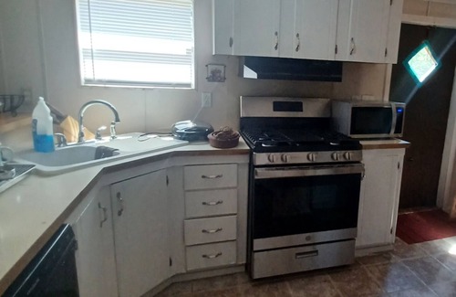 Mercer House | Cozy Tranquil Cottage Homestead. Pet-Friendly! Perfect for Families!