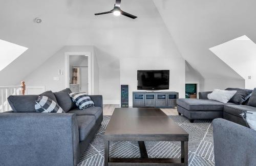 North Lake George House | Cozy Trotter home